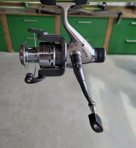Jaxon Fishing Reel, 5 Bearing, Rear Drag, Extra Spool Handle Side View